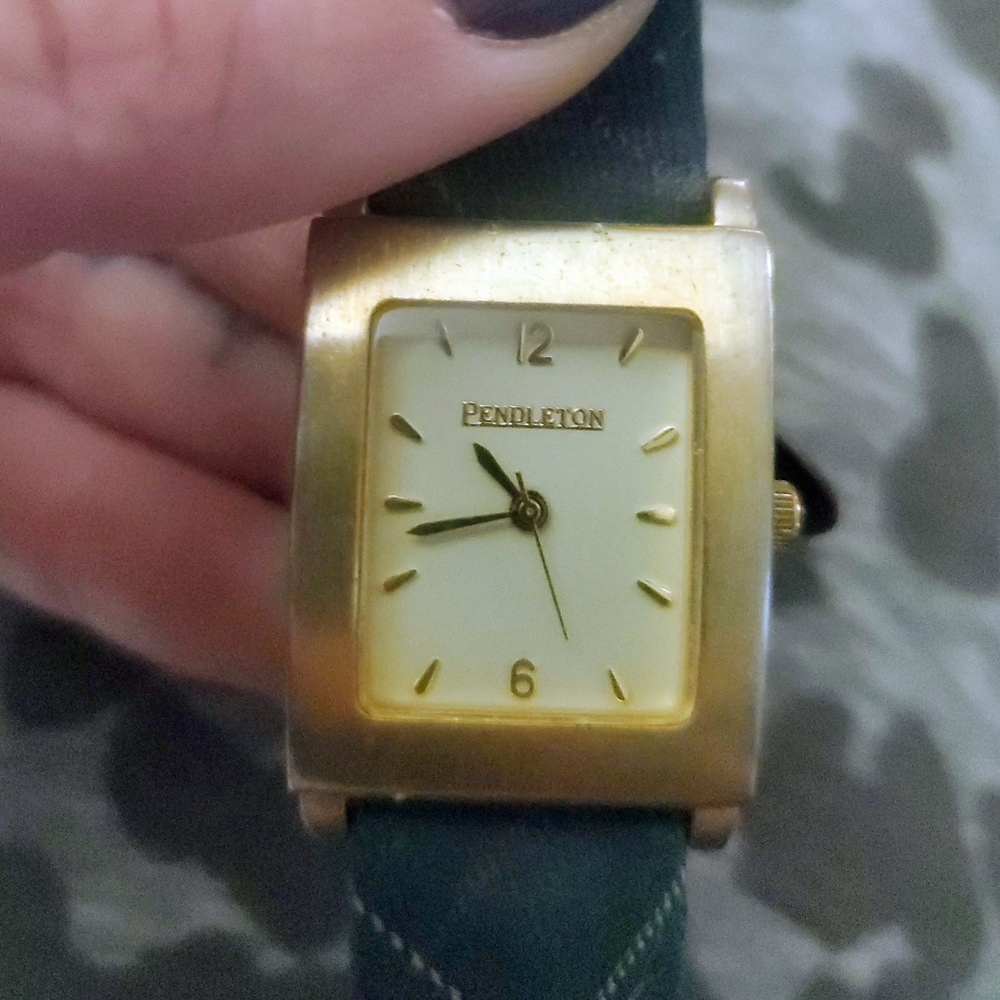 Elegant Green and Gold Women's Watch